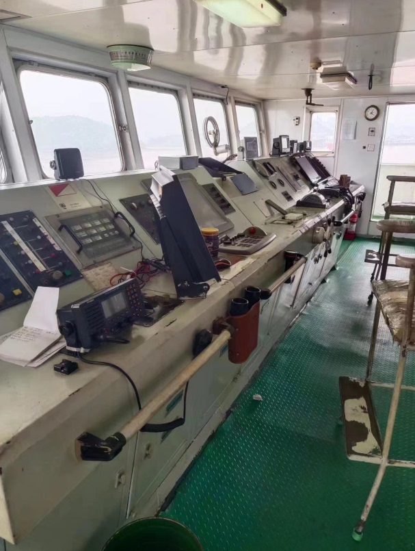 tanker-ship-for-sale-snp-shipping-brokerage-aibmaritime-lafiotakis-group-chinese-build-2004-dwt-4111mt-navigation-wheelhouse-2ECD331AE-A555-0B35-84CB-1AF3E17C8D5B.jpg